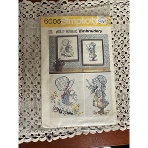 Simplicity Embroidery Pattern Multicolor Holly Hobbie 6005 Vintage 1973